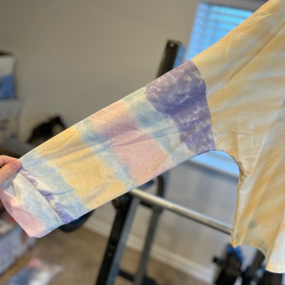 Cropped Tie-Dye Hoodie - Picture 3 of 5